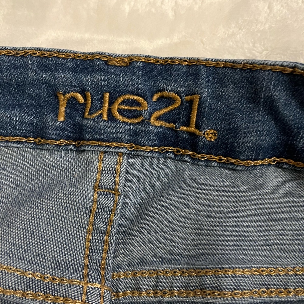 Distressed Blue Jeans - Picture 4 of 6